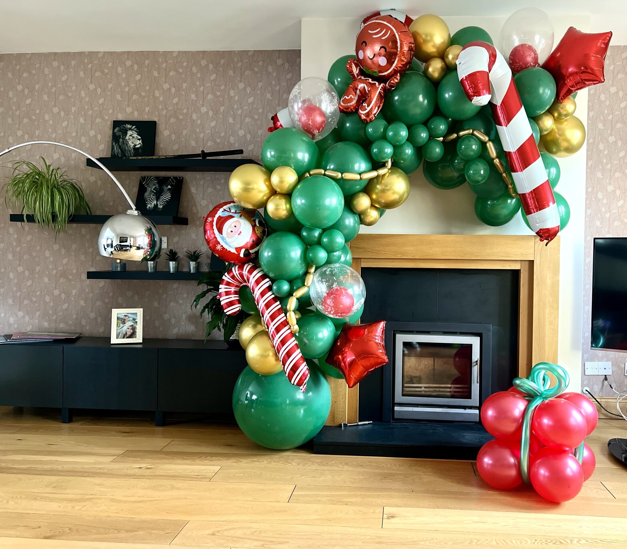 Christmas balloon garland.