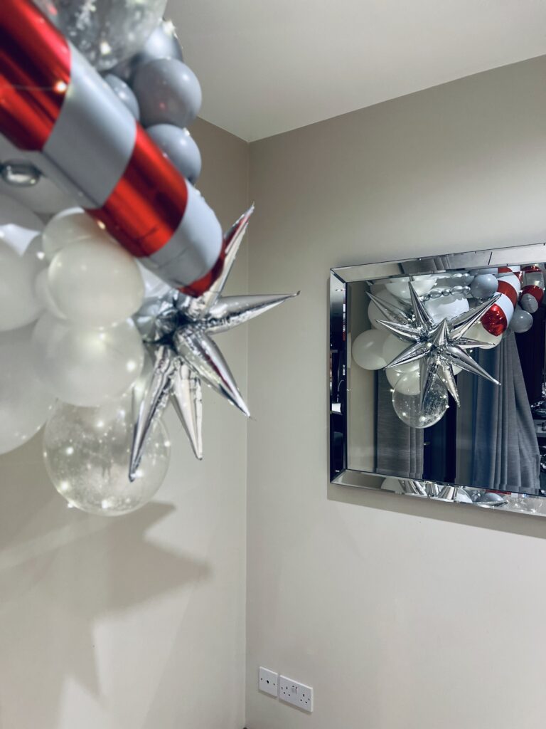 Glamour christmas balloon garland.