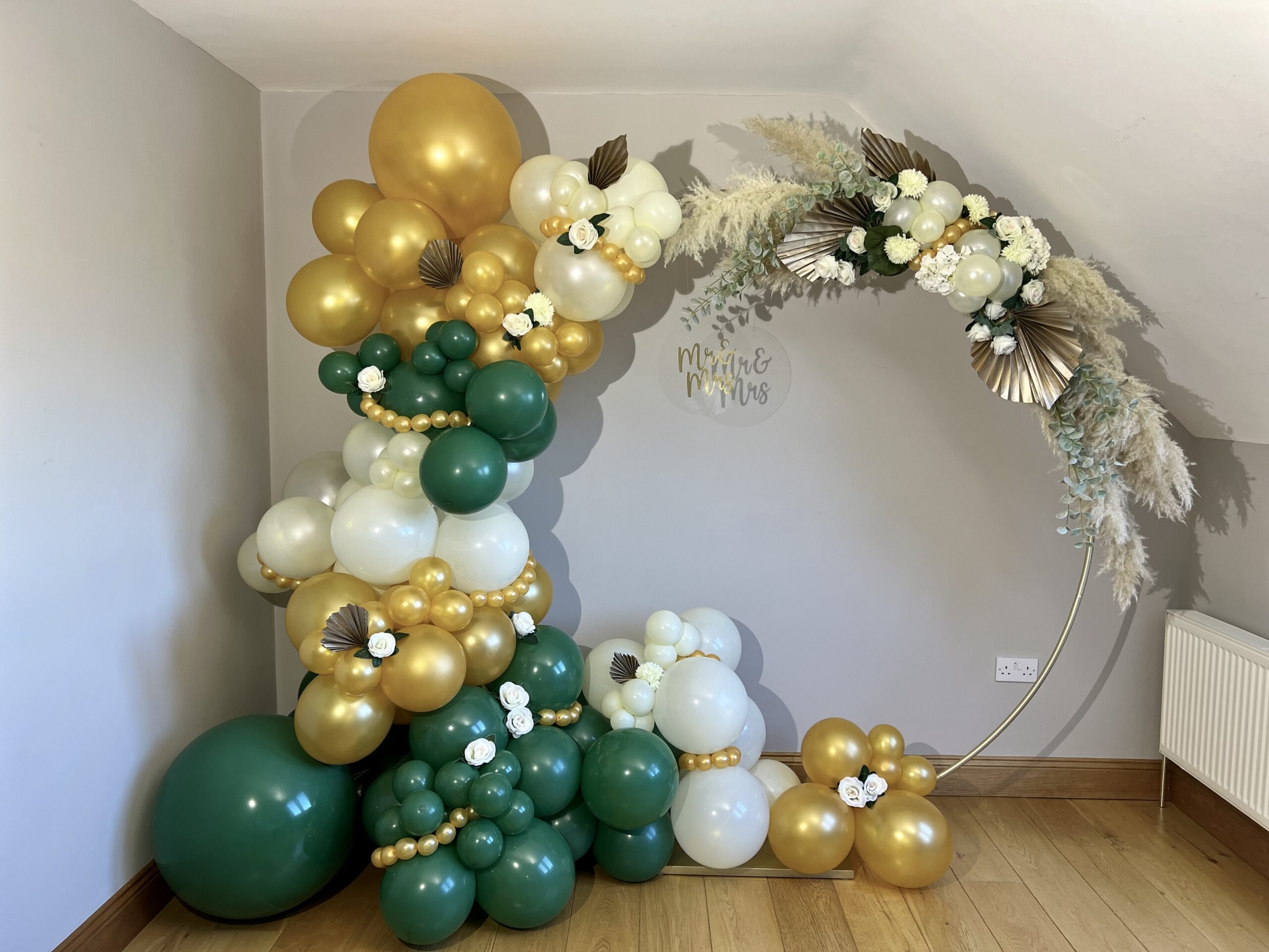 Wedding balloon arch green-gold.