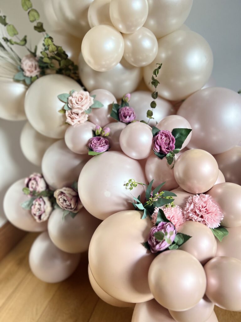 Pearl wedding balloon arch.
